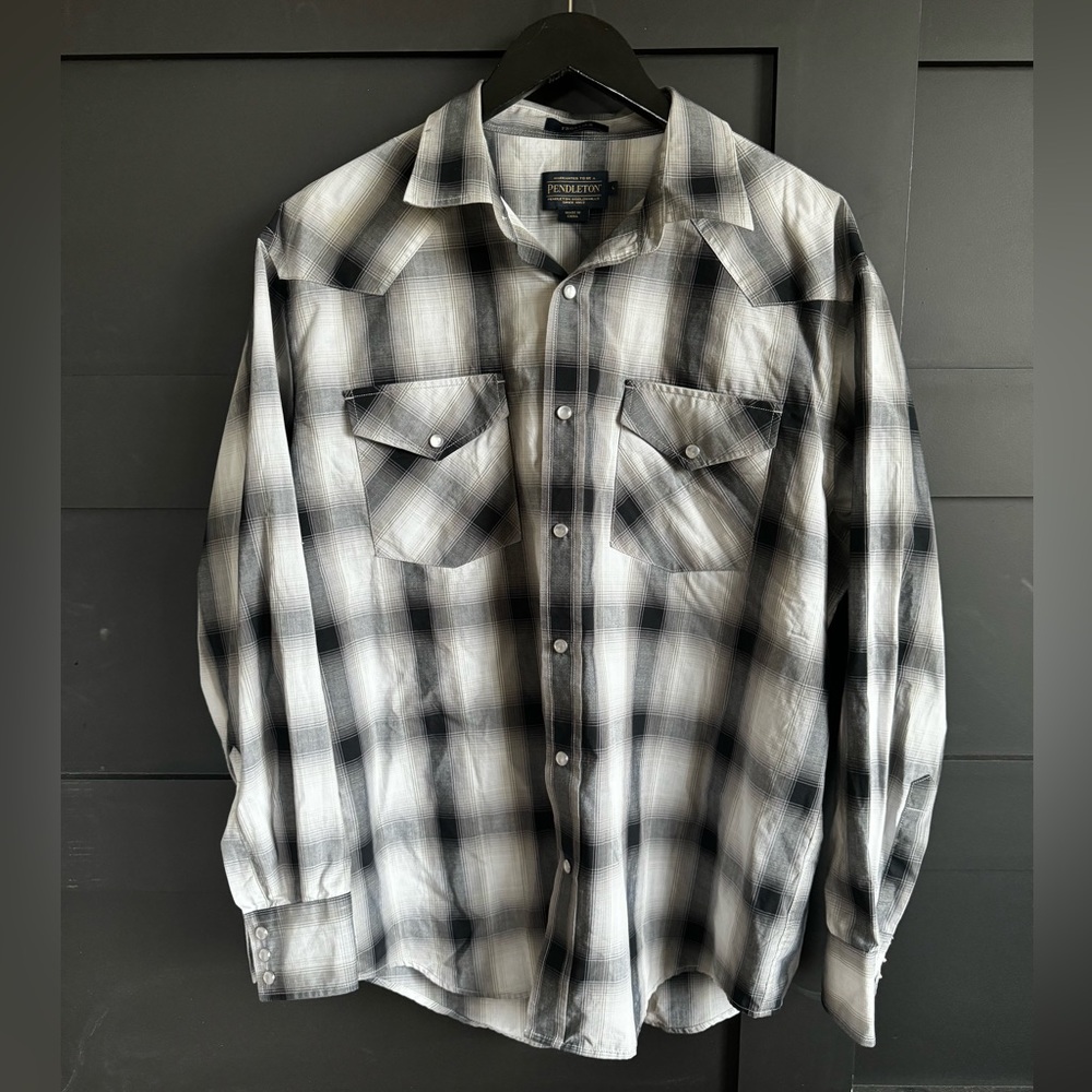 Vintage Pendleton Pearl Snap long sleeve shirt. Great condition, no stains/tears